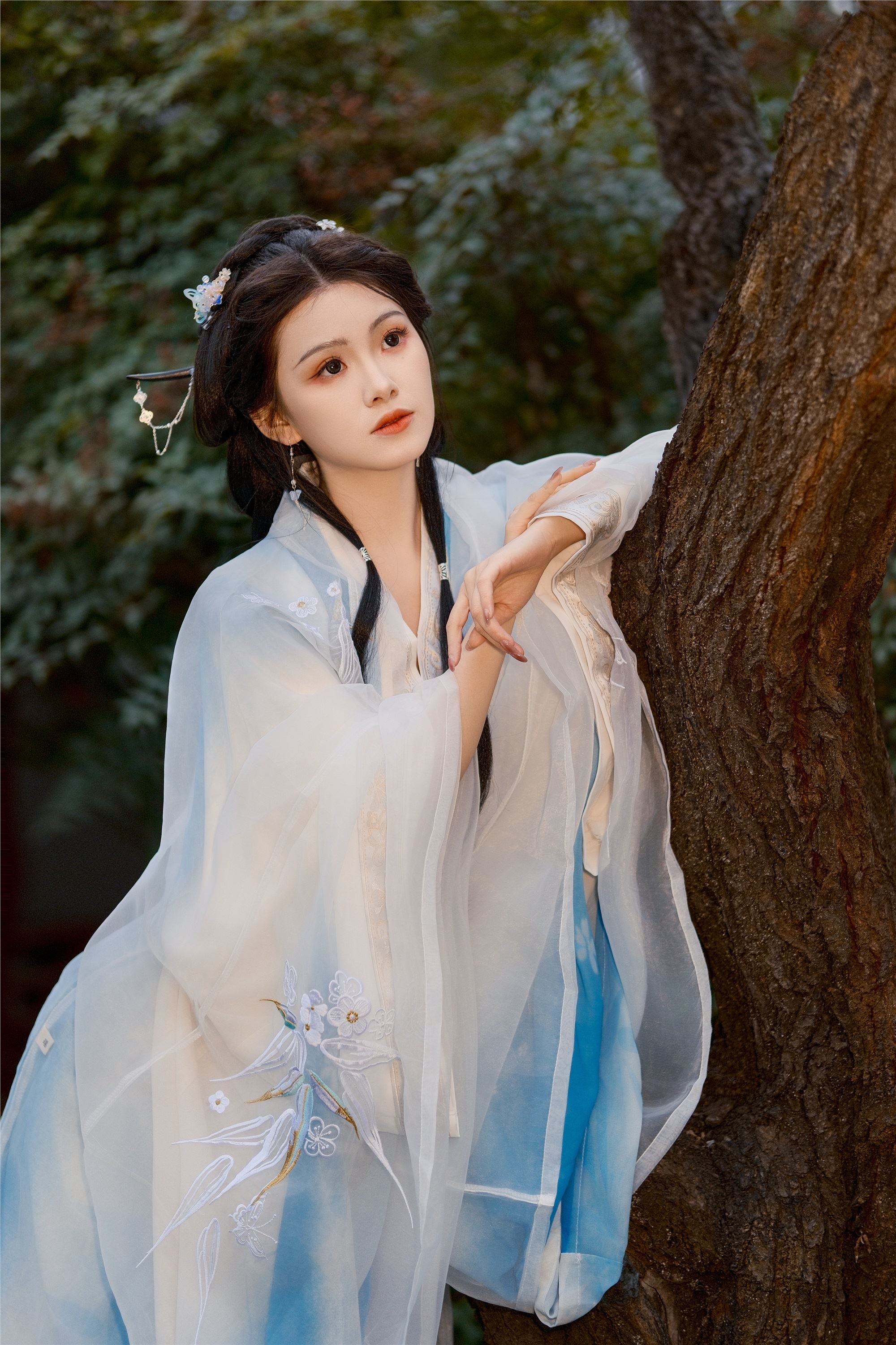 YITUYU艺图语 2025.01.24 秋意阑珊 悦璃